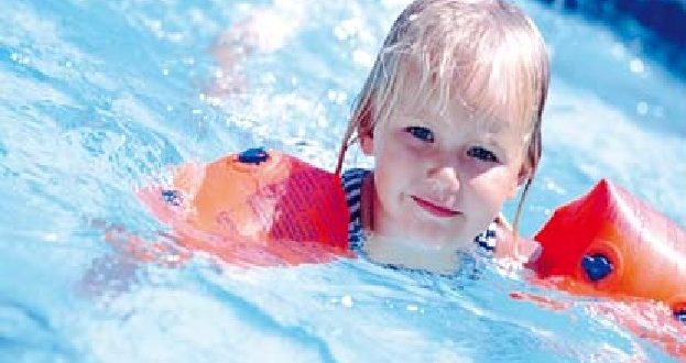 السباحة للأطفال 623x330 - اهمية السباحة للأطفال